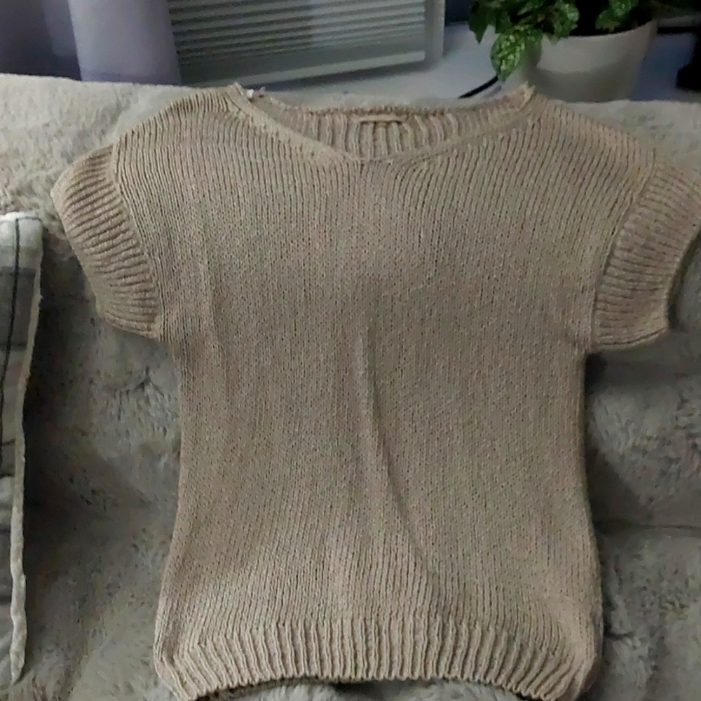 Short sleeve sweater